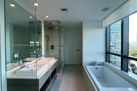 Condo in Miami, Florida, 1 bedroom  № 1862050 - photo 9