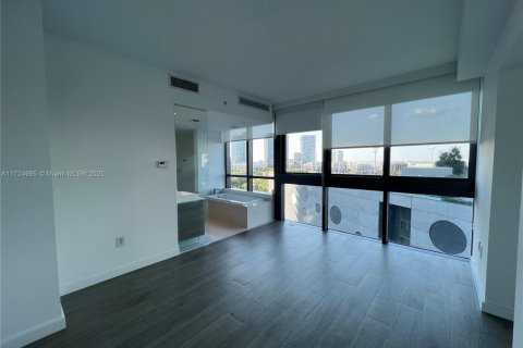 Condo in Miami, Florida, 1 bedroom  № 1862050 - photo 7