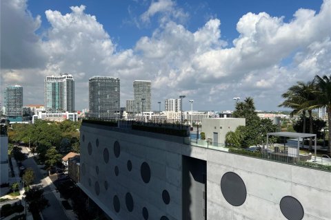 Condo in Miami, Florida, 1 bedroom  № 1862050 - photo 3