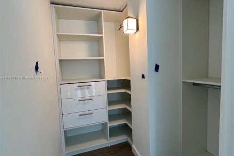 Condo in Miami, Florida, 1 bedroom  № 1862050 - photo 10
