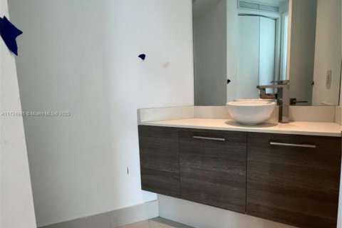 Condo in Miami, Florida, 1 bedroom  № 1862050 - photo 6