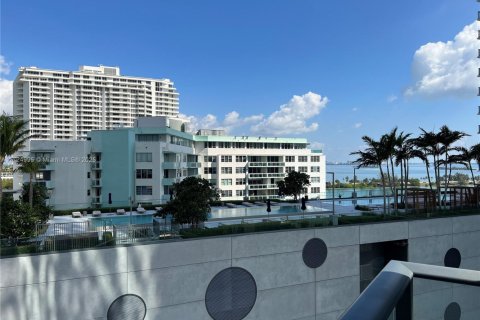 Condo in Miami, Florida, 1 bedroom  № 1862050 - photo 4