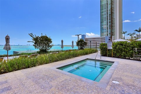 Condo in Miami, Florida, 1 bedroom  № 1862050 - photo 13