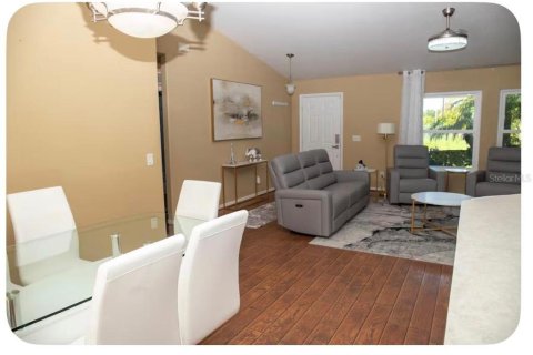 House in North Port, Florida 3 bedrooms, 122.45 sq.m. № 2218670 - photo 11