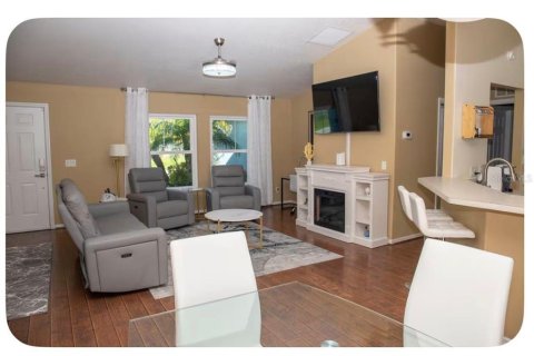 House in North Port, Florida 3 bedrooms, 122.45 sq.m. № 2218670 - photo 24