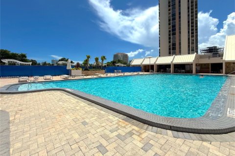 Copropriété à vendre à Aventura, Floride: 2 chambres, 107.49 m2 № 1990102 - photo 27