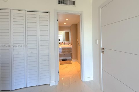 Copropriété à vendre à Aventura, Floride: 2 chambres, 107.49 m2 № 1990102 - photo 25
