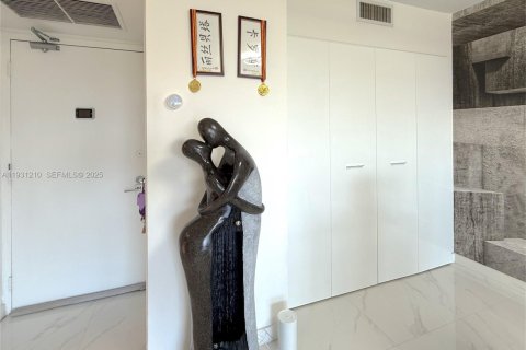 Copropriété à vendre à Aventura, Floride: 2 chambres, 107.49 m2 № 1990102 - photo 6