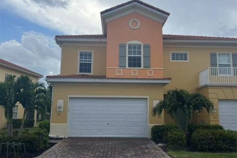 Townhouse in Fort Myers, Florida 3 bedrooms, 179.12 sq.m. № 1690304 - photo 1
