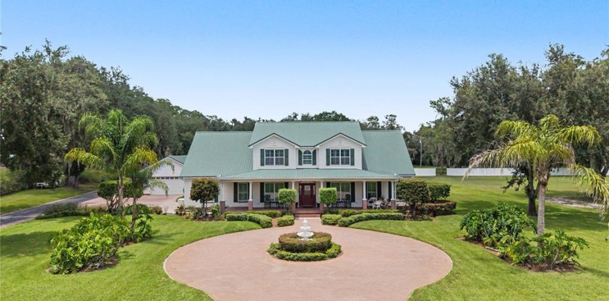 House in Plant City, Florida 4 bedrooms, 414.81 sq.m. № 2210346