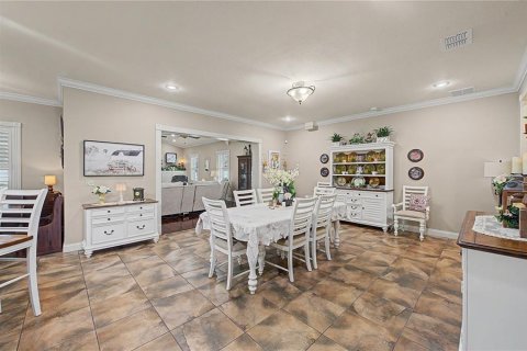 House in Plant City, Florida 4 bedrooms, 414.81 sq.m. № 2210346 - photo 13