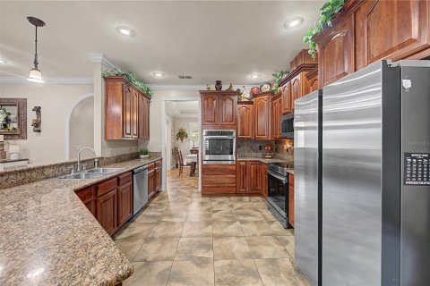 House in Plant City, Florida 4 bedrooms, 414.81 sq.m. № 2210346 - photo 19