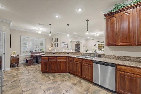 House in Plant City, Florida 4 bedrooms, 414.81 sq.m. № 2210346 - photo 21