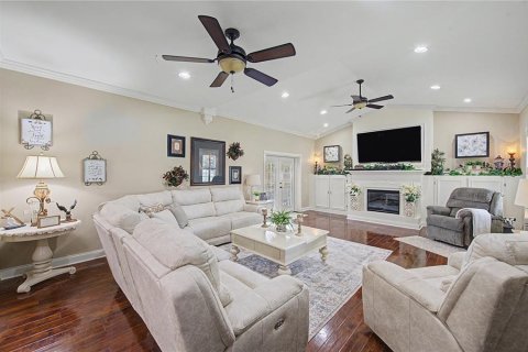 House in Plant City, Florida 4 bedrooms, 414.81 sq.m. № 2210346 - photo 28