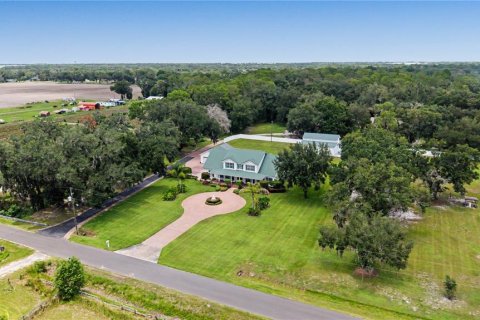 House in Plant City, Florida 4 bedrooms, 414.81 sq.m. № 2210346 - photo 4