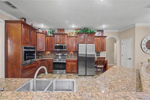 House in Plant City, Florida 4 bedrooms, 414.81 sq.m. № 2210346 - photo 20