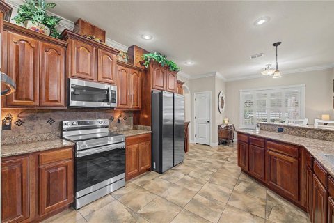 House in Plant City, Florida 4 bedrooms, 414.81 sq.m. № 2210346 - photo 22