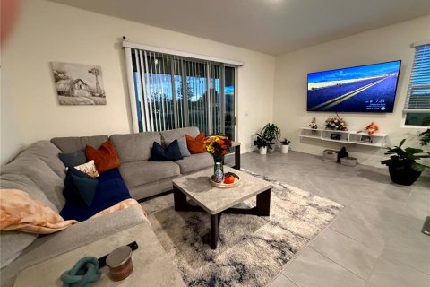Touwnhouse à vendre à Kissimmee, Floride: 3 chambres, 163.32 m2 № 2418698 - photo 4
