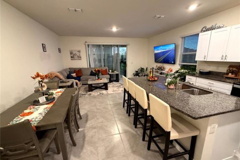 Touwnhouse à vendre à Kissimmee, Floride: 3 chambres, 163.32 m2 № 2418698 - photo 2