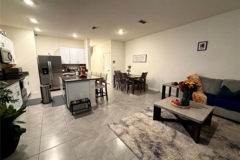 Touwnhouse à vendre à Kissimmee, Floride: 3 chambres, 163.32 m2 № 2418698 - photo 3