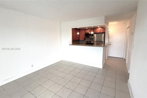 Condo in Miami, Florida, 1 bedroom  № 2086415 - photo 3