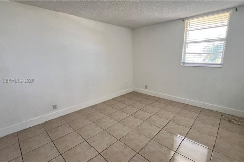Condo in Miami, Florida, 1 bedroom  № 2086415 - photo 13