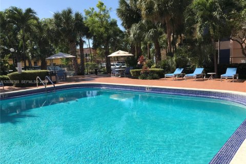 Condo in Miami, Florida, 1 bedroom  № 2086415 - photo 29