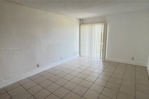 Condo in Miami, Florida, 1 bedroom  № 2086415 - photo 7