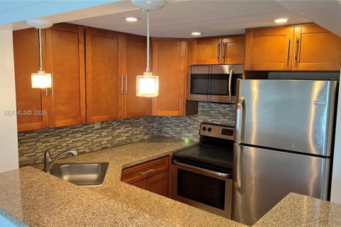 Condo in Miami, Florida, 1 bedroom  № 2086415 - photo 4