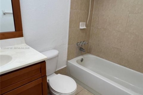 Condo in Miami, Florida, 1 bedroom  № 2086415 - photo 15