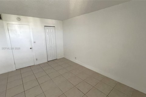 Condo in Miami, Florida, 1 bedroom  № 2086415 - photo 12