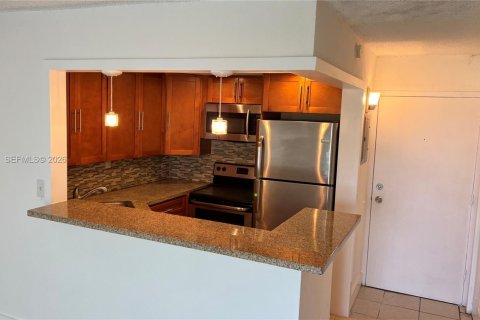 Condo in Miami, Florida, 1 bedroom  № 2086415 - photo 6