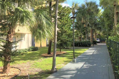 Condo in Miami, Florida, 1 bedroom  № 2086415 - photo 26