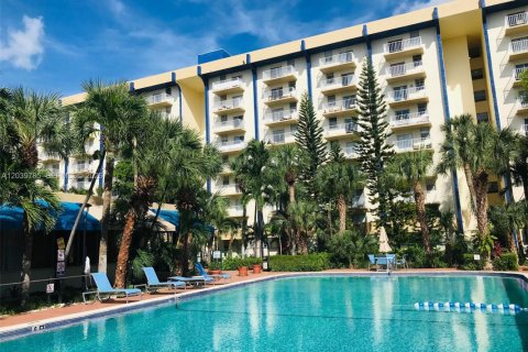 Condo in Miami, Florida, 1 bedroom  № 2086415 - photo 27