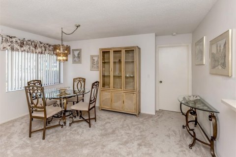 Condo in Venice, Florida, 2 bedrooms  № 1684662 - photo 16