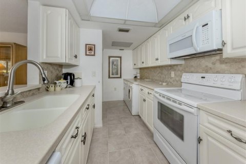 Condo in Venice, Florida, 2 bedrooms  № 1684662 - photo 6