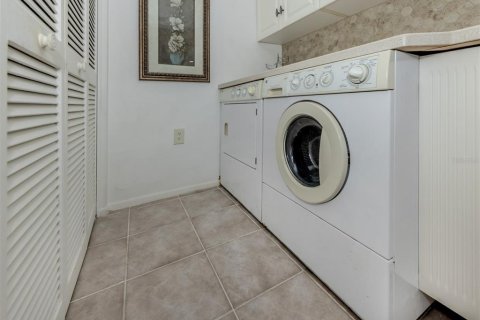 Condo in Venice, Florida, 2 bedrooms  № 1684662 - photo 22
