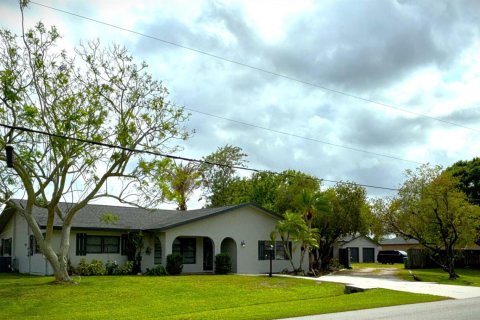 Casa en Port St. Lucie, Florida 3 dormitorios, 206.8 m2 № 2243515