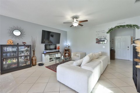 Townhouse in Lakeland, Florida 3 bedrooms, 156.82 sq.m. № 2102071 - photo 12