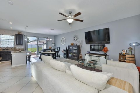 Townhouse in Lakeland, Florida 3 bedrooms, 156.82 sq.m. № 2102071 - photo 3