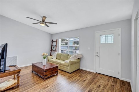 Villa ou maison à louer à Largo, Floride: 2 chambres, 82.5 m2 № 2157241 - photo 7