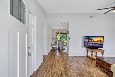 Villa ou maison à louer à Largo, Floride: 2 chambres, 82.5 m2 № 2157241 - photo 5