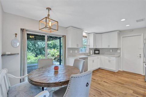 Villa ou maison à louer à Largo, Floride: 2 chambres, 82.5 m2 № 2157241 - photo 8