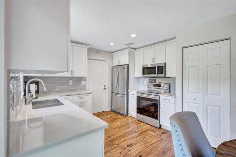 Villa ou maison à louer à Largo, Floride: 2 chambres, 82.5 m2 № 2157241 - photo 10