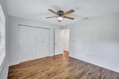 Villa ou maison à louer à Largo, Floride: 2 chambres, 82.5 m2 № 2157241 - photo 18