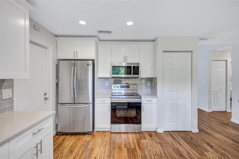 Villa ou maison à louer à Largo, Floride: 2 chambres, 82.5 m2 № 2157241 - photo 11
