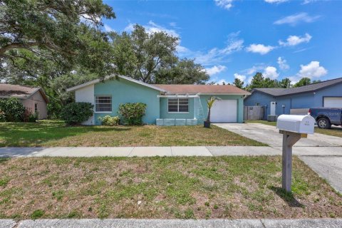 Villa ou maison à louer à Largo, Floride: 2 chambres, 82.5 m2 № 2157241 - photo 2