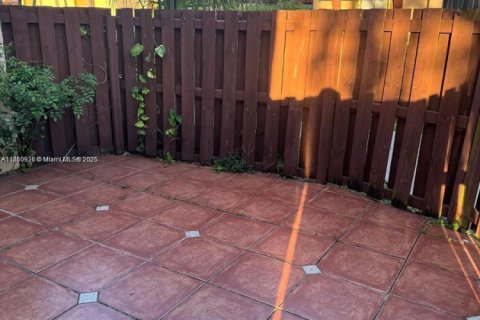 Adosado en alquiler en Miami, Florida, 3 dormitorios, 104.98 m2 № 1889242 - foto 2