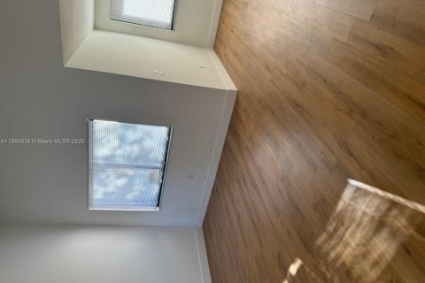 Adosado en alquiler en Miami, Florida, 3 dormitorios, 104.98 m2 № 1889242 - foto 4