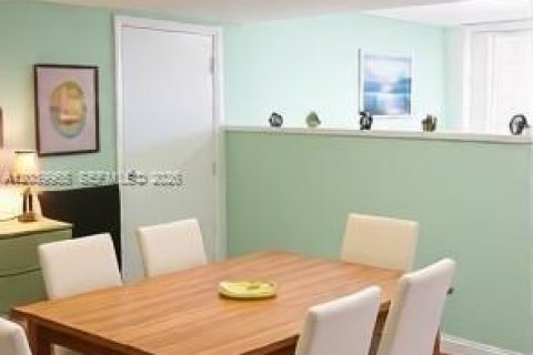 Condominio en alquiler en Key West, Florida, 3 dormitorios, 113.53 m2 № 2085809 - foto 4